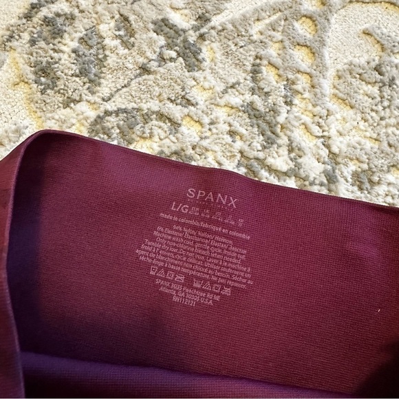 SPANX Look at Me Now Leggings Garnet Roses Seamless Ankle Length Size L Women’s - Picture 6 of 6